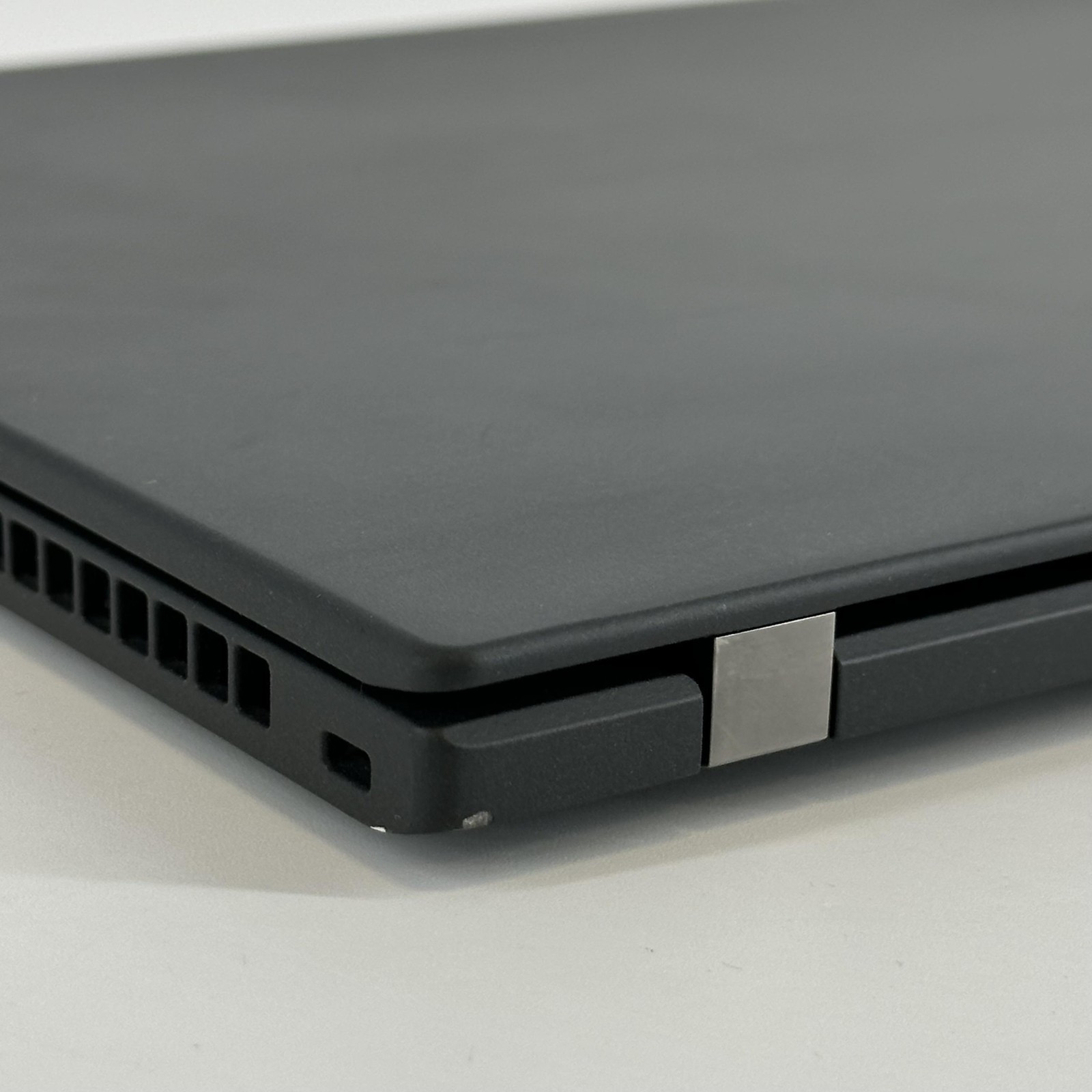 Lenovo ThinkPad T14s Gen 2 Black FHD 2.4 GHz Ryzen 5 PRO 5650U 8GB 256GB SSD