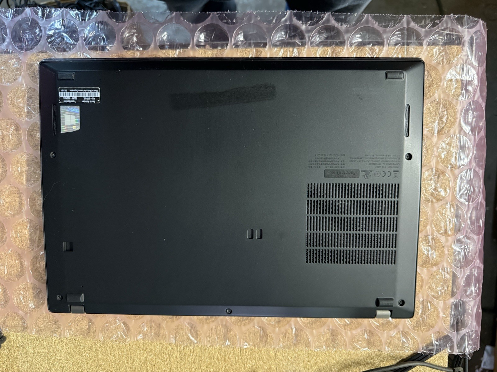 Lenovo ThinkPad T14s Gen 1 w/ AMD Ryzen 5 Pro 4650U 2.1 GHz 8GB RAM No OS/AC/SSD