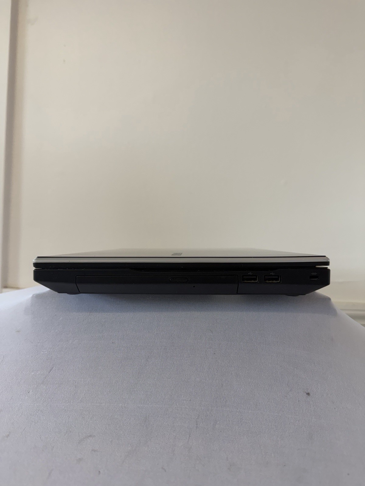 Samsung NP300 V5A Laptop – Good Screen – Intel i5-2430M – RAM 4 GB – Read Des