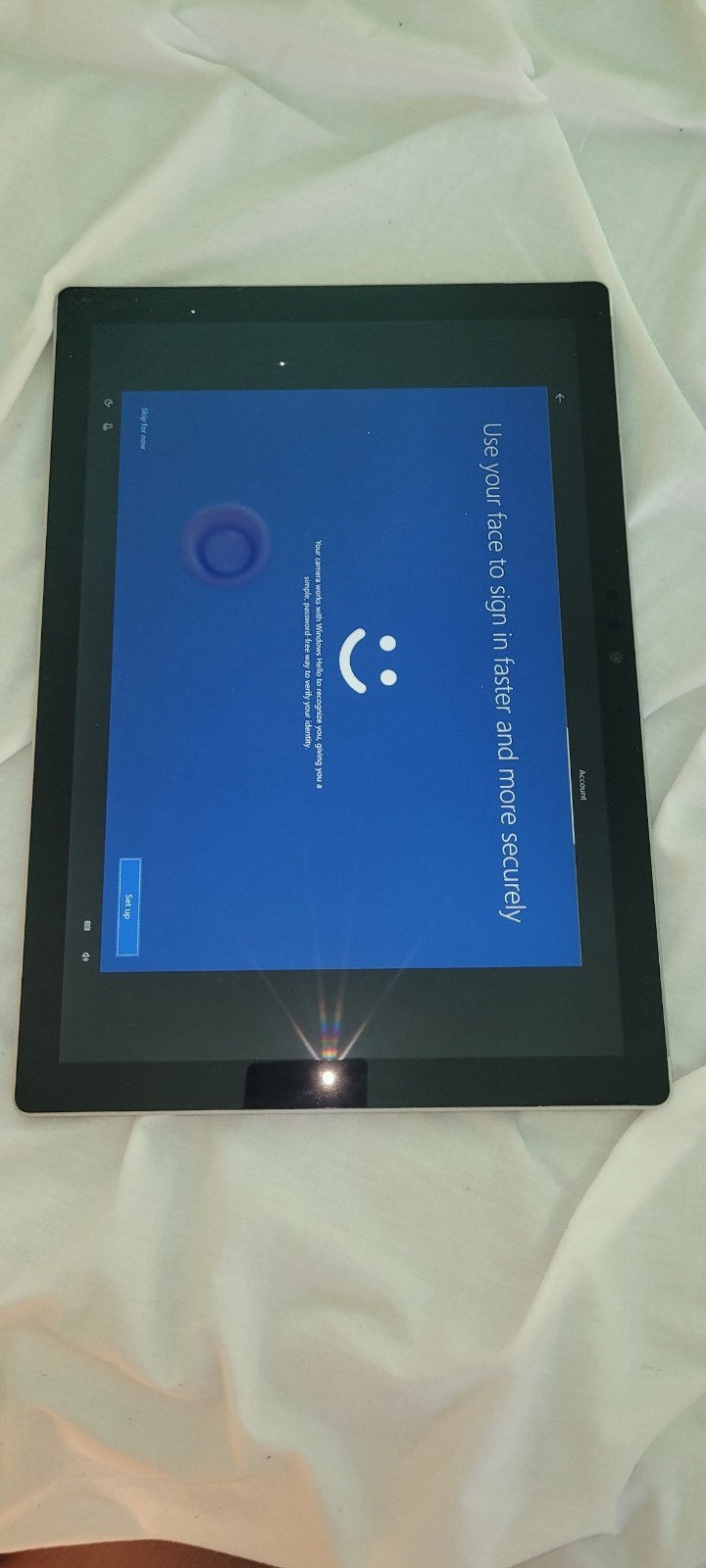 Microsoft Surface Pro 5 128gb (cracked screen on the side), 100% working