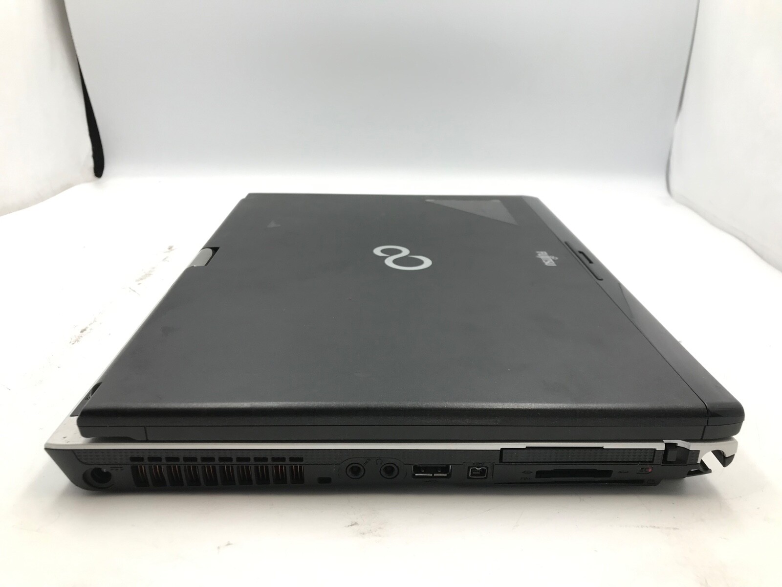 Fujitsu LifeBook T900 13.3″ Intel Core i5 M520 2.4GHz NO HDD-SCREEN DAMAGE -MZ