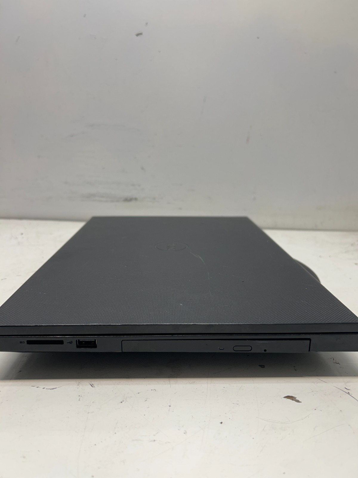 Dell Inspiron 3541 AMD a6-6310 1800Mhz 4GB NO HDD