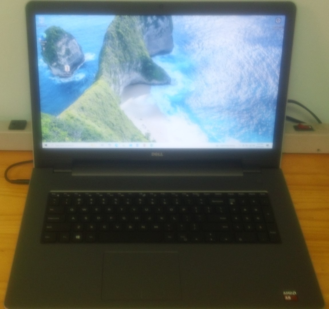 DELL INSPIRON 5755 Laptop AMD A8 Radeon R5 8 GB RAM Windows 10 1TB HD Office Pro