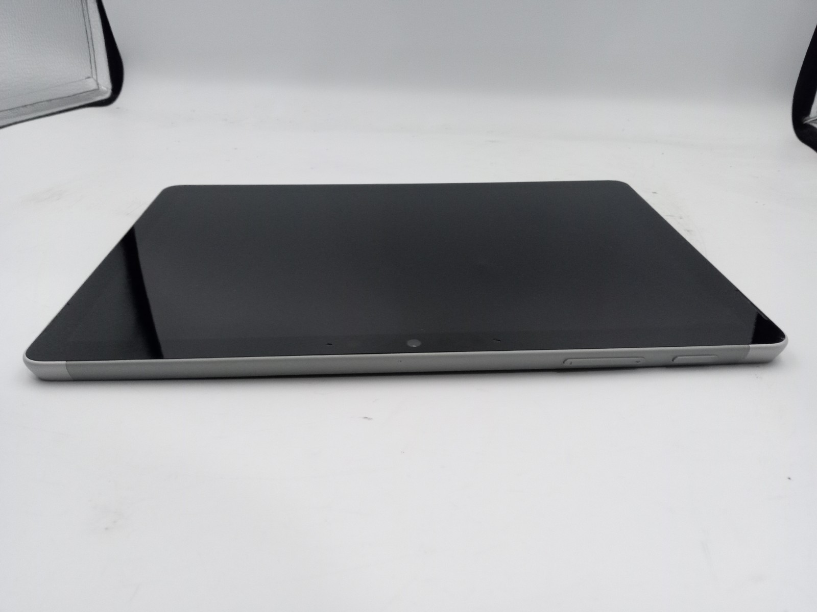 Microsoft Surface Go 3 10.5″ Touch i3-10100Y 8GB RAM 256GB SSD W11 -READ -RR
