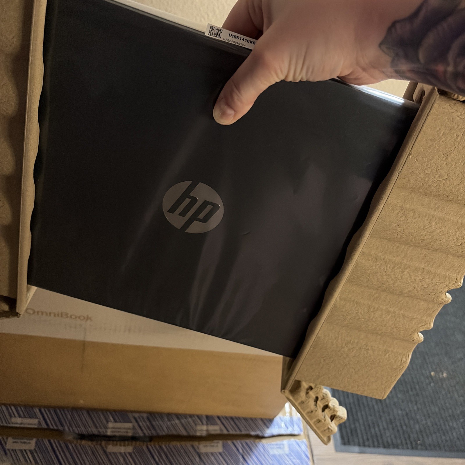 HP OmniBook 3 17.3″ Full HD Laptop Intel Core Ultra 7 AI – 16GB Memory