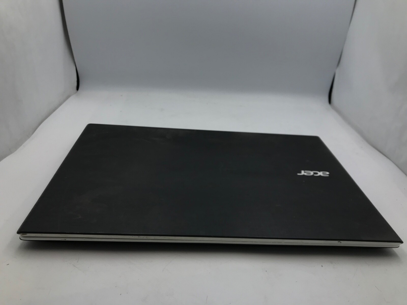Acer Aspire E5-573 15″ Laptop Intel Core i5 4th Gen. – NO POWER/BAD HINGE – MZ