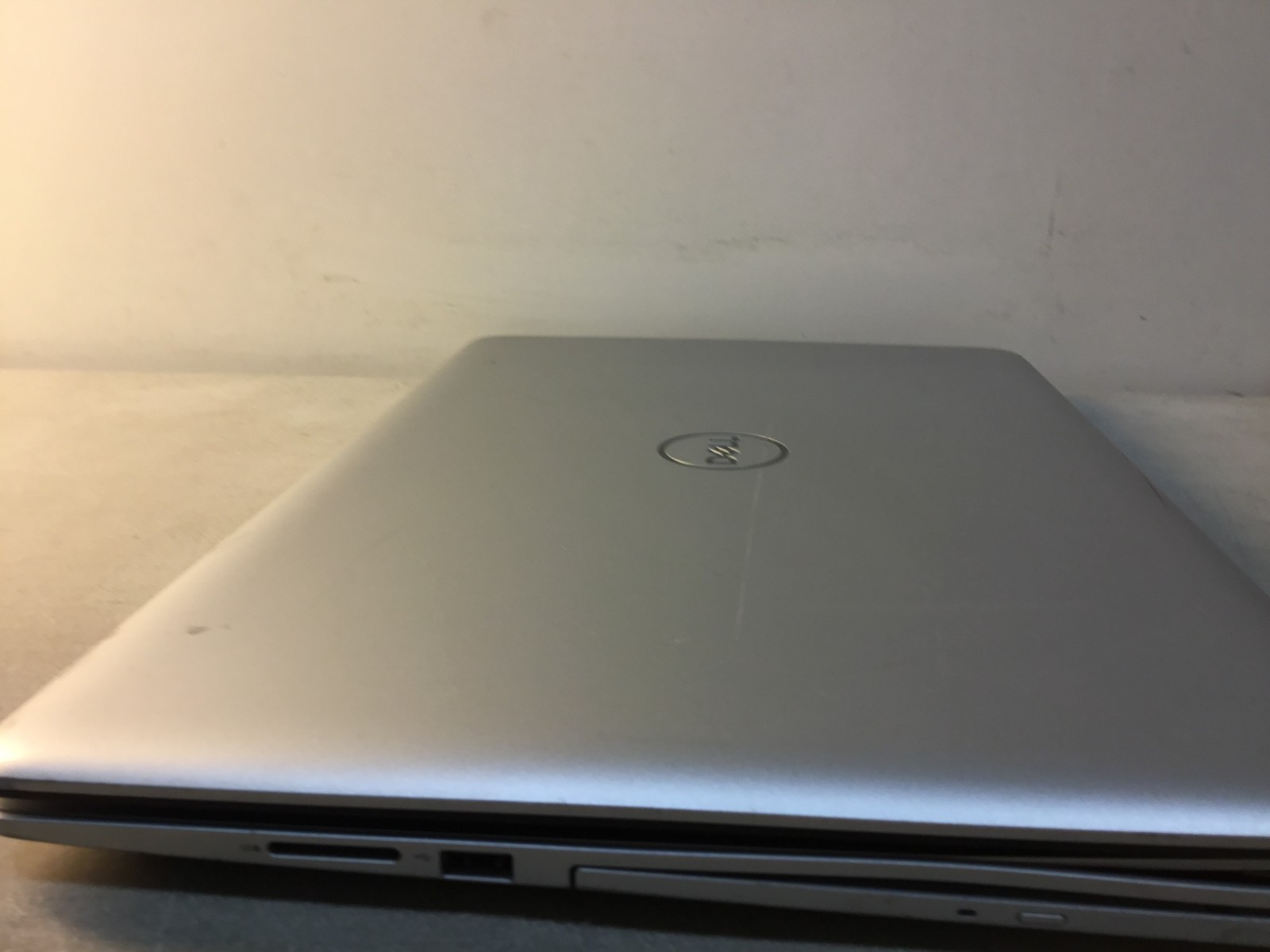Dell Inspiron 17 5767 – FHD – i7-8600U – 4GB – NO HD