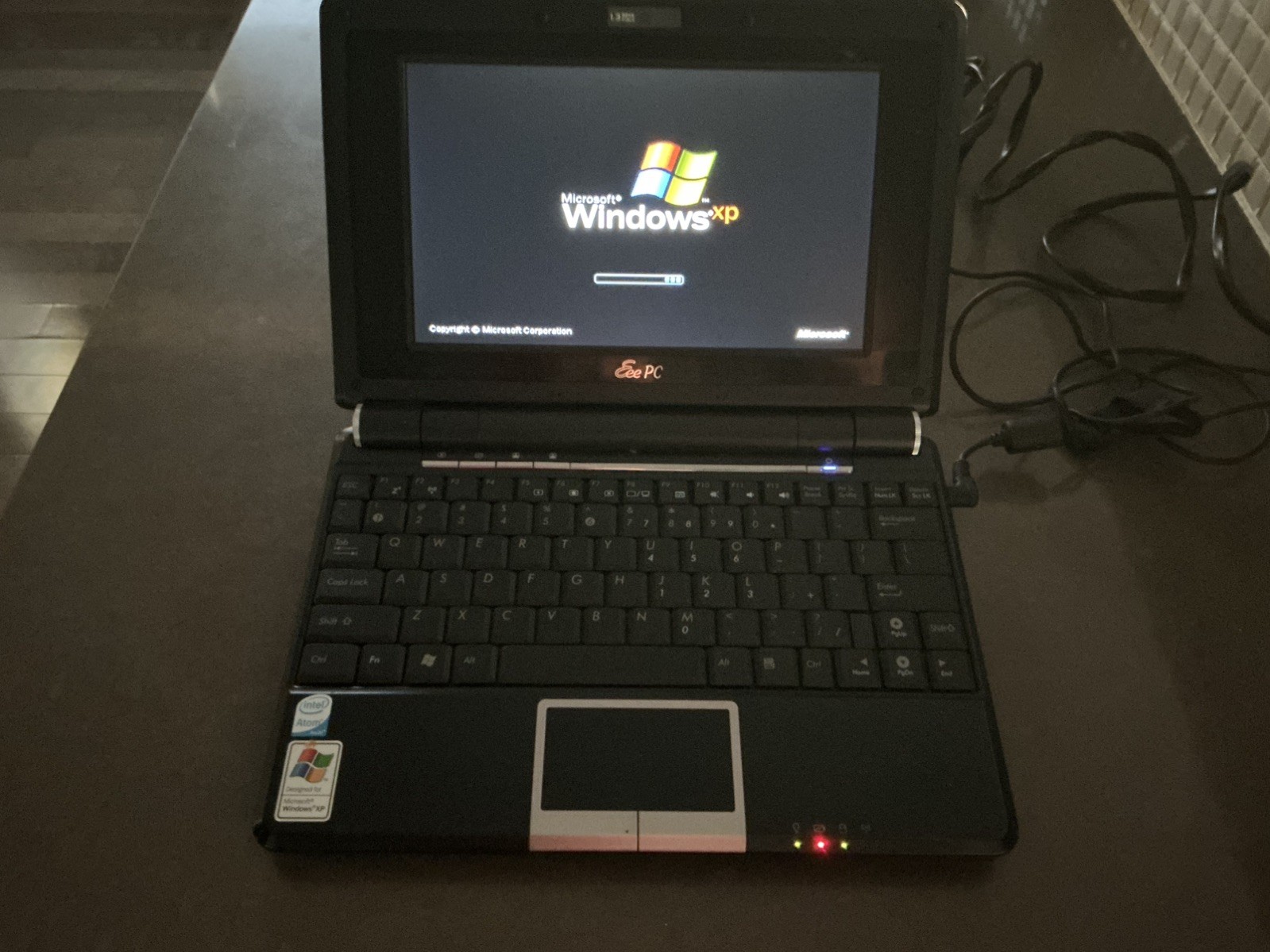 ASUS Eee PC 904HA 8.9-inch Netbook Intel Atom N270 1GB DDR2 RAM 160GB HD Win XP