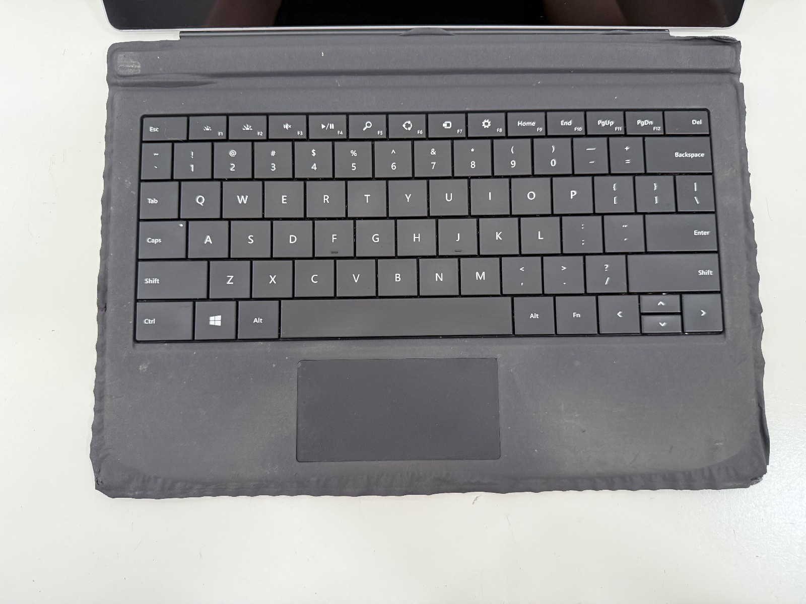 Microsoft Surface Pro 5 i7-7660U CPU @ 2.50GHz8 GB RAM 256 GB Win 10 Pro KB issu