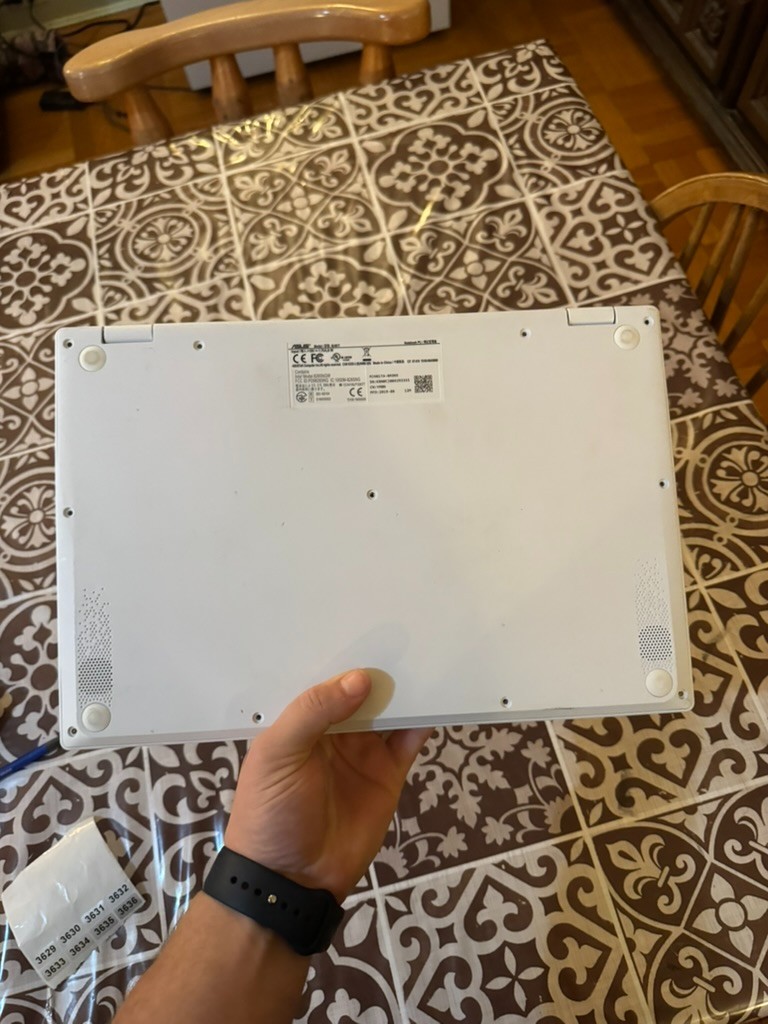 ASUS VivoBook MJ401TA m3-8100Y 4GB 120GB SSD Win10 w/ Charger