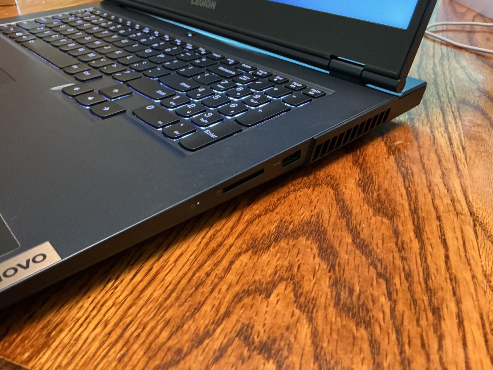 Lenovo Legion 5 17.3″ | AMD Ryzen 5 5600H, GTX 1650, 8GB DDR4