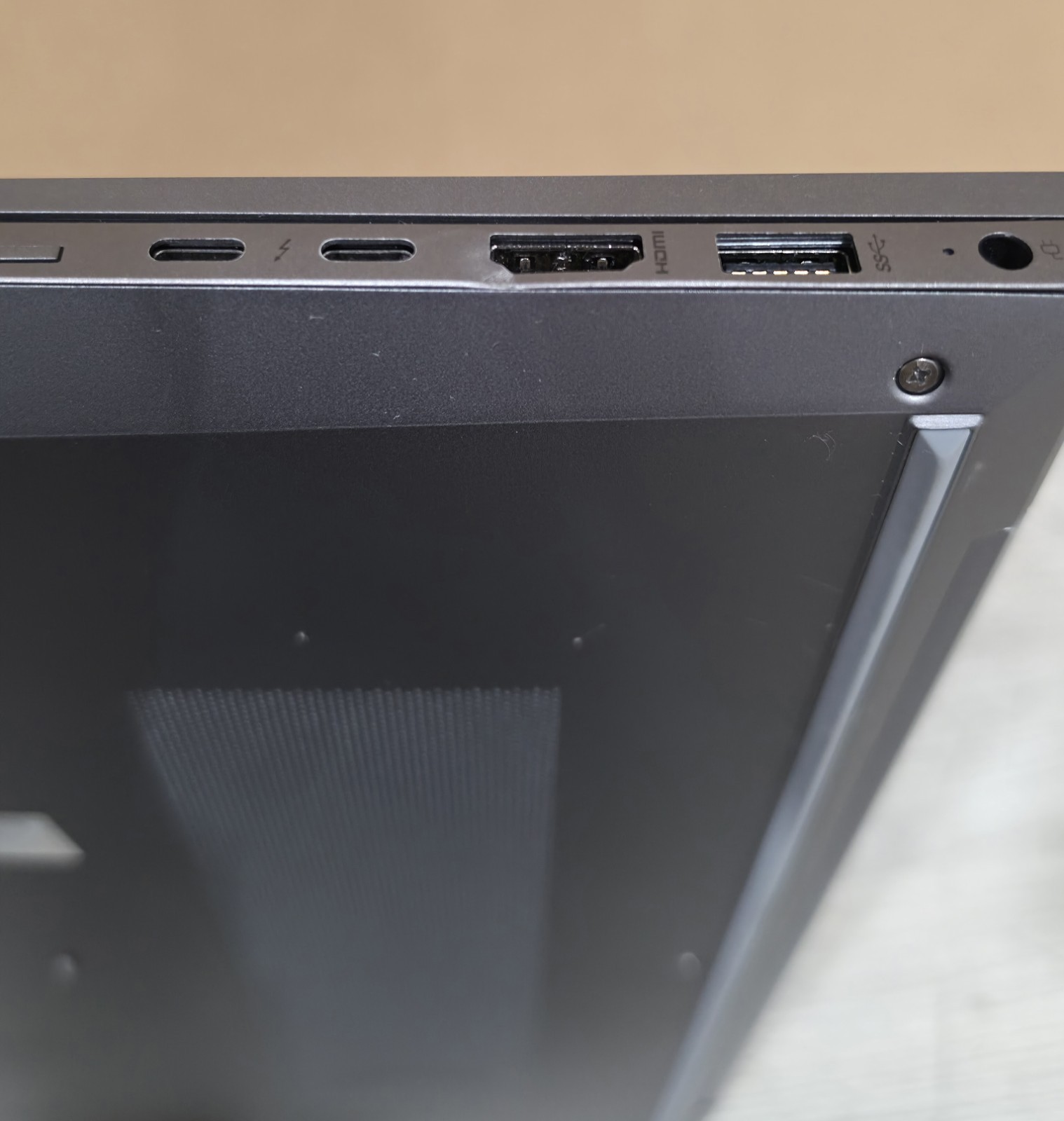 HP ZBook Firefly 15″ G8 Mobile Workstation i7-1165G7 @2.8 16GB 500SSD