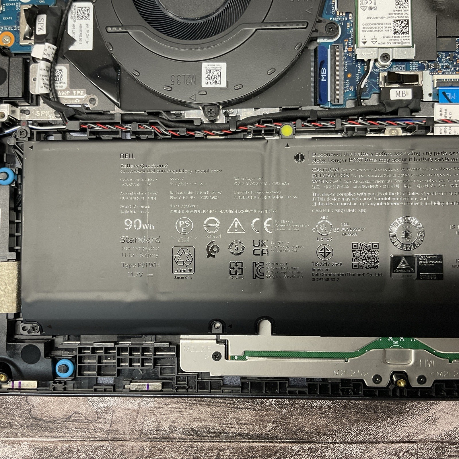 Dell Inspiron 16 7640 2-in-1 / Core Ultra 7 / 32GB / No POST / No SSD / M5