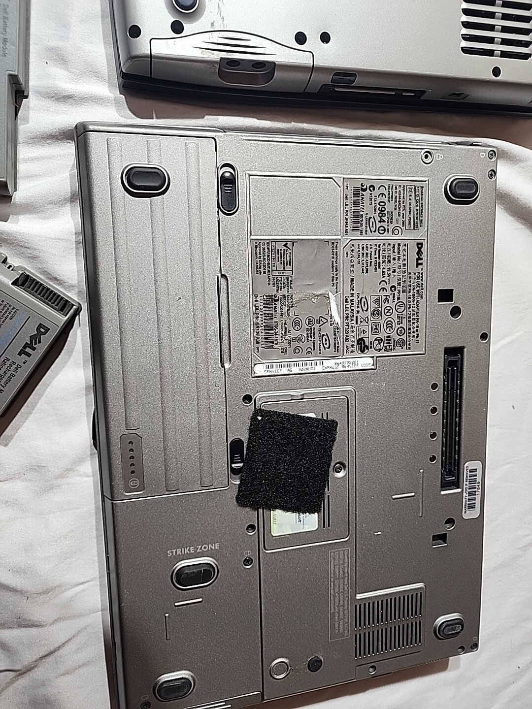 dell latitude d520 Amd D560 laptop And Batteries