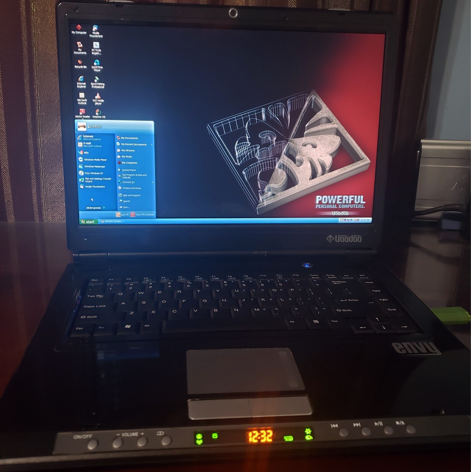 RARE Voodoo Envy Mi:732 PentiumM 1.73 1gb 40gb FACTORY Windows XP OS Clevo M560A