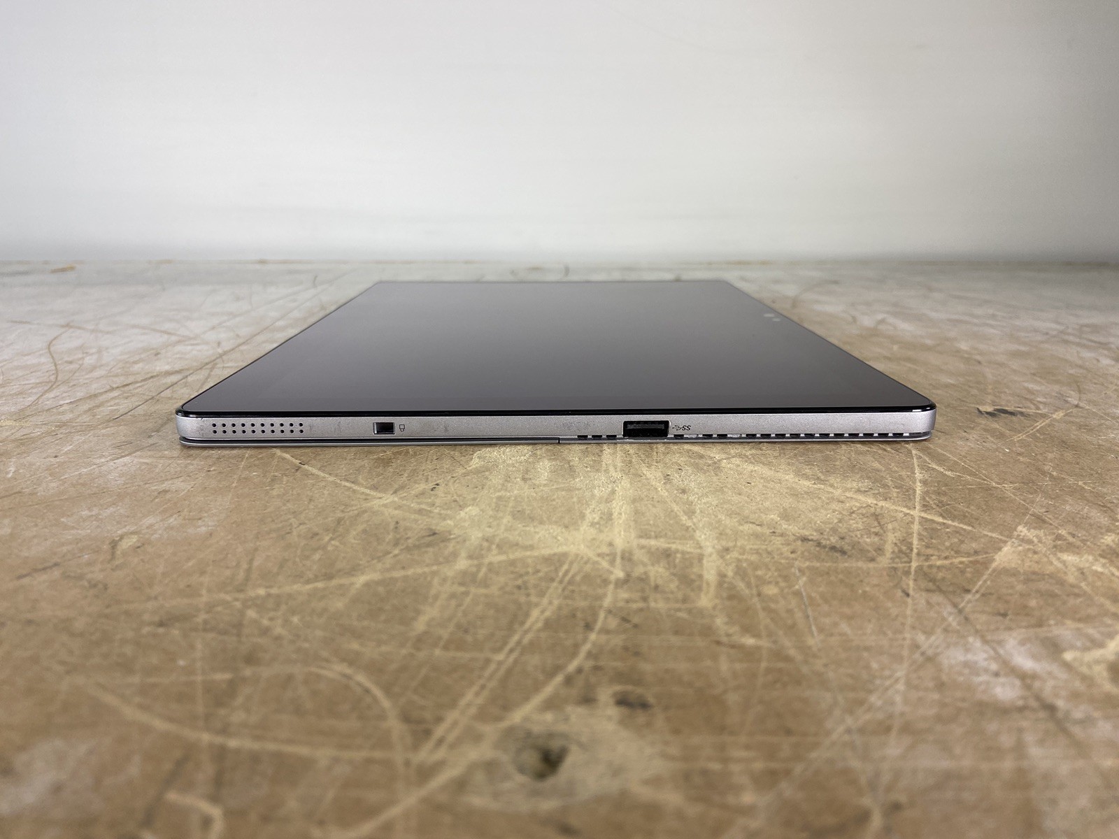 DELL LATITUDE 7210 2-IN-1 i5-10310U @ 1.70GHz, 8GB RAM, NO HDD/OS – (FOR PARTS)