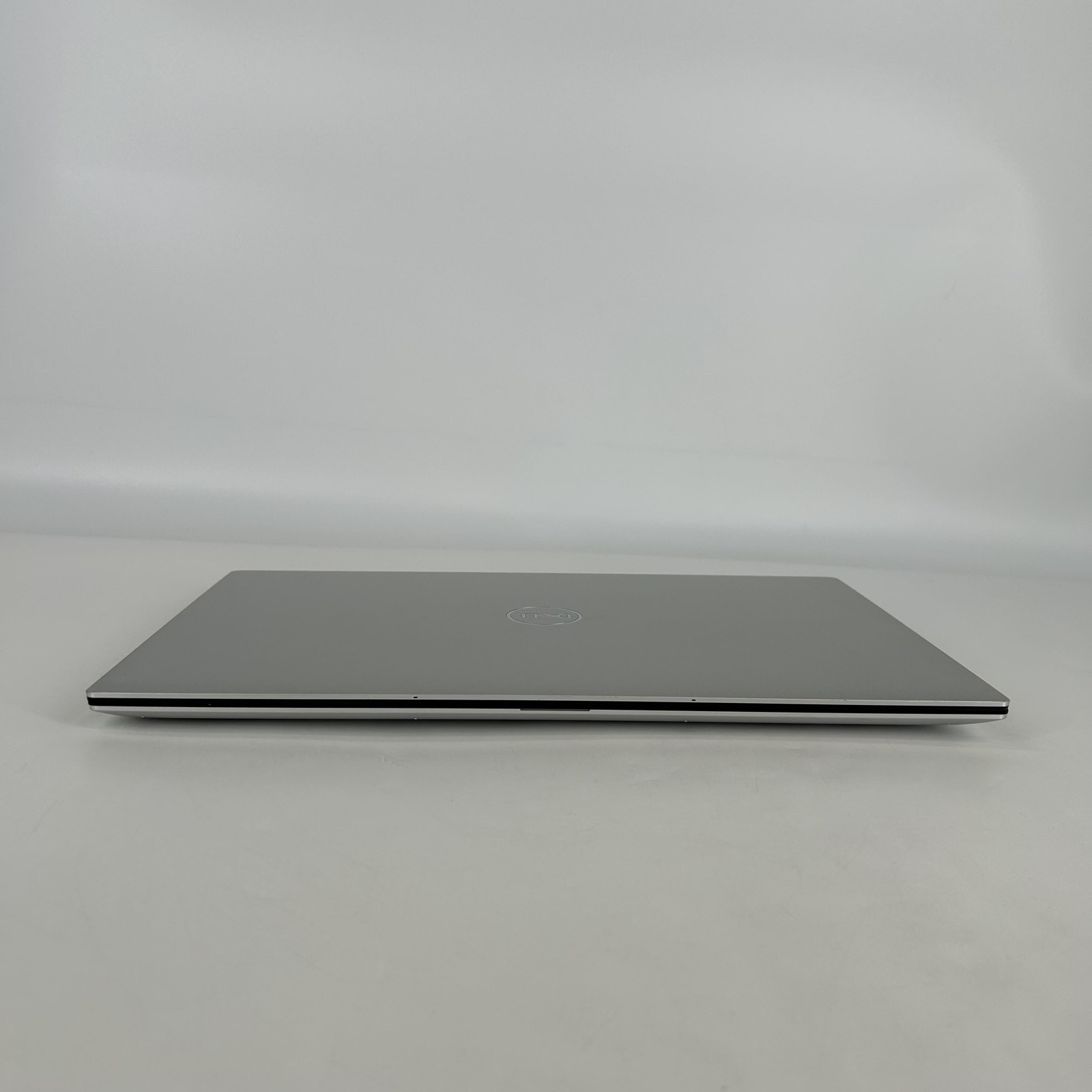 Dell XPS 15 9530 Silver 3.5K TOUCH 2.6 GHz i9-13900H 32GB 1TB RTX 4070 Excellent