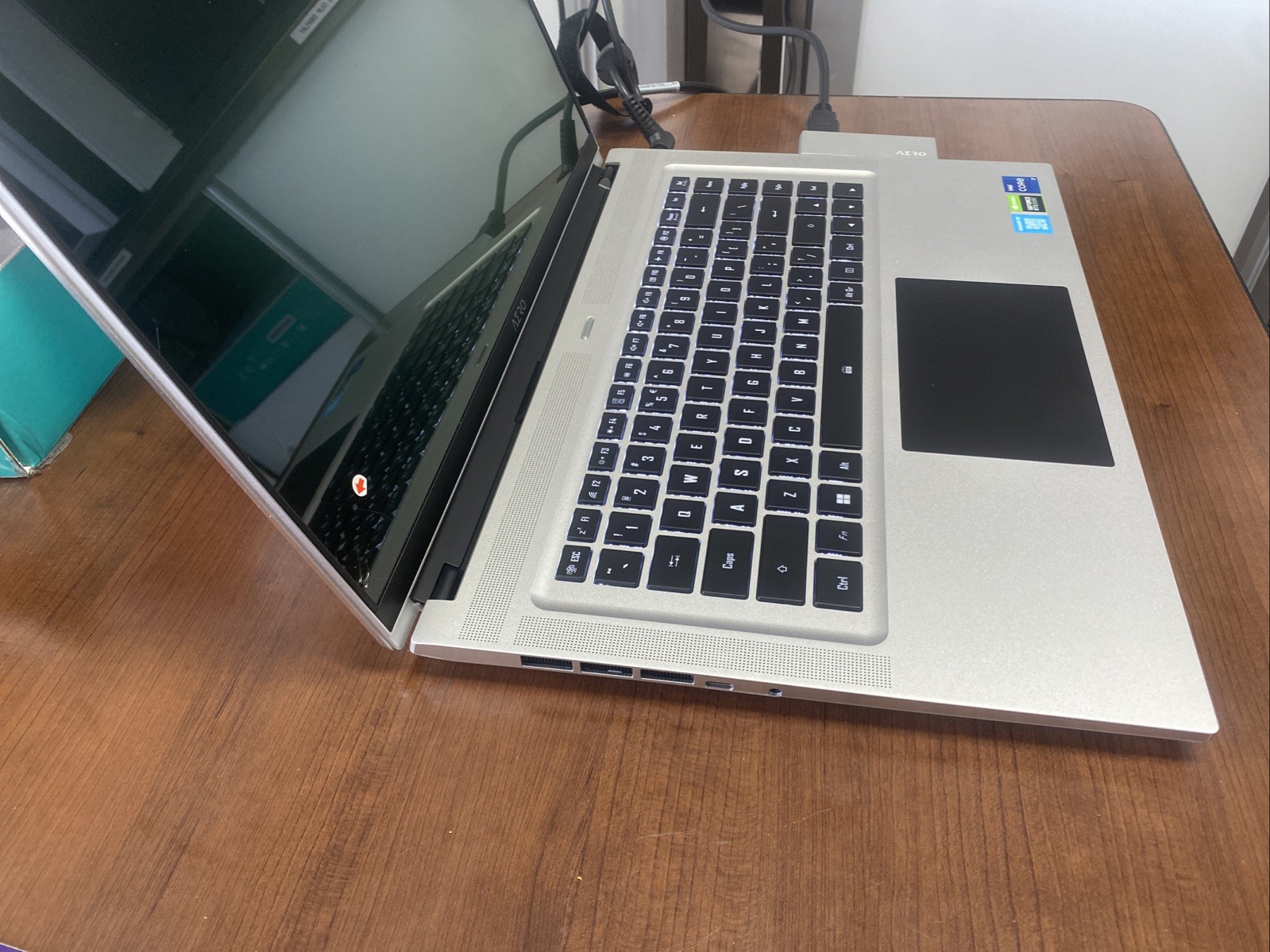 LCD Crack GIGABYTE AERO 16 XE5 – 16″ i7-12700H 16GB DDR5 RAM 1TB SSD RTX3070 Ti