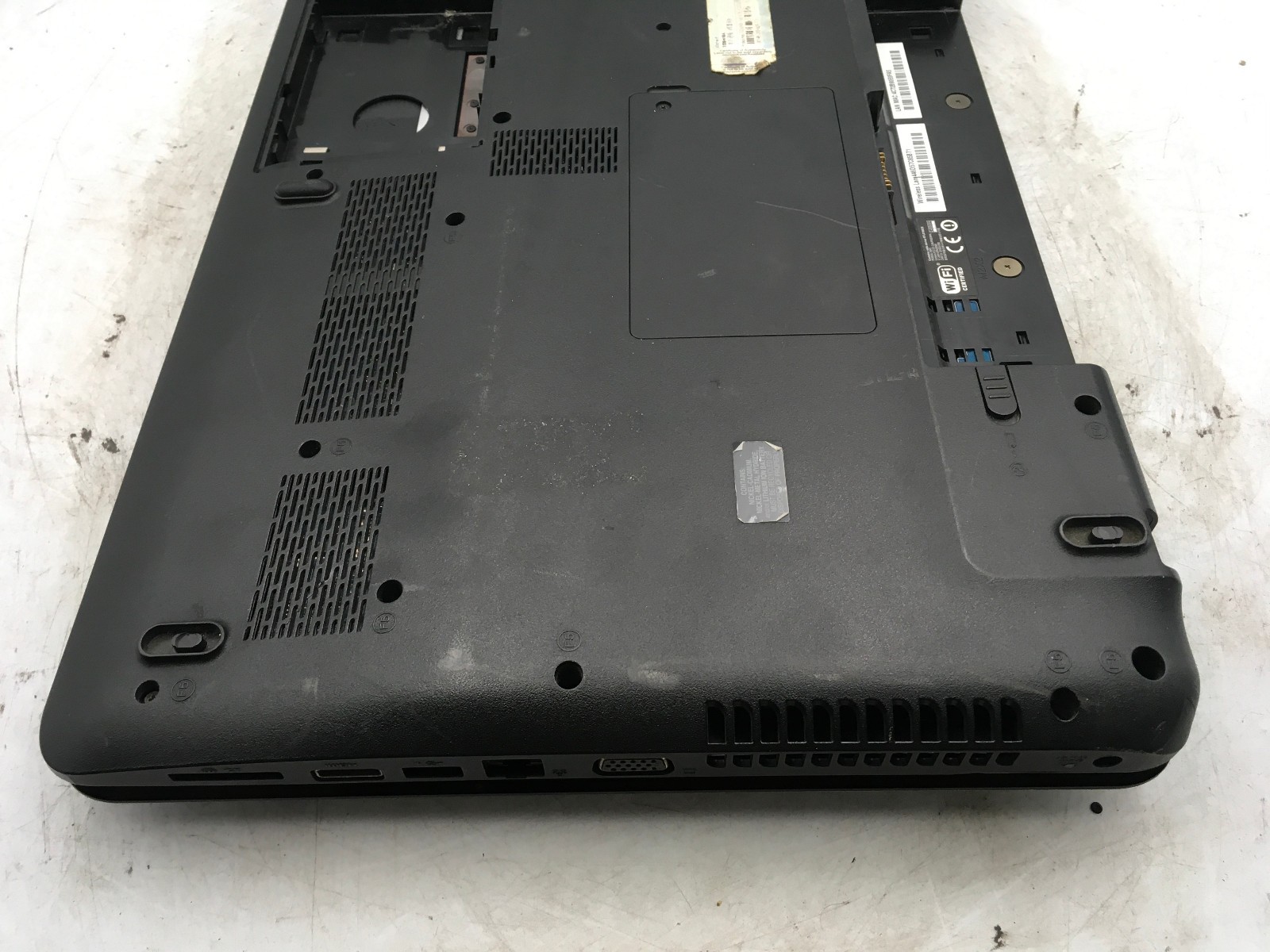 TOSHIBA SATELLITE – FOR PARTS / NO POWER – UKNOWN CPU – 4GB RAM – 15″ -READ – BB