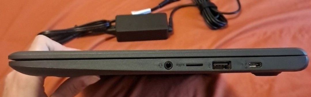 HP 14A G5 Chromebook Laptop Computer W/Charger.