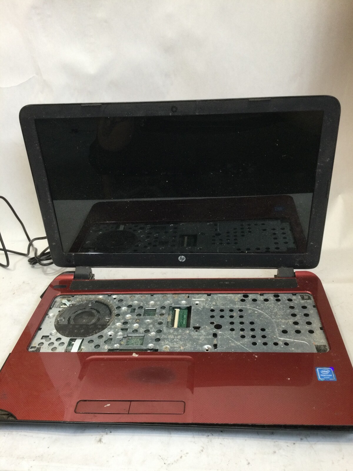 HP Pavilion 15-F211WM – INTEL PENTIUM – 4GB RAM – FOR PARTS -READ DESCRIPTION-BB