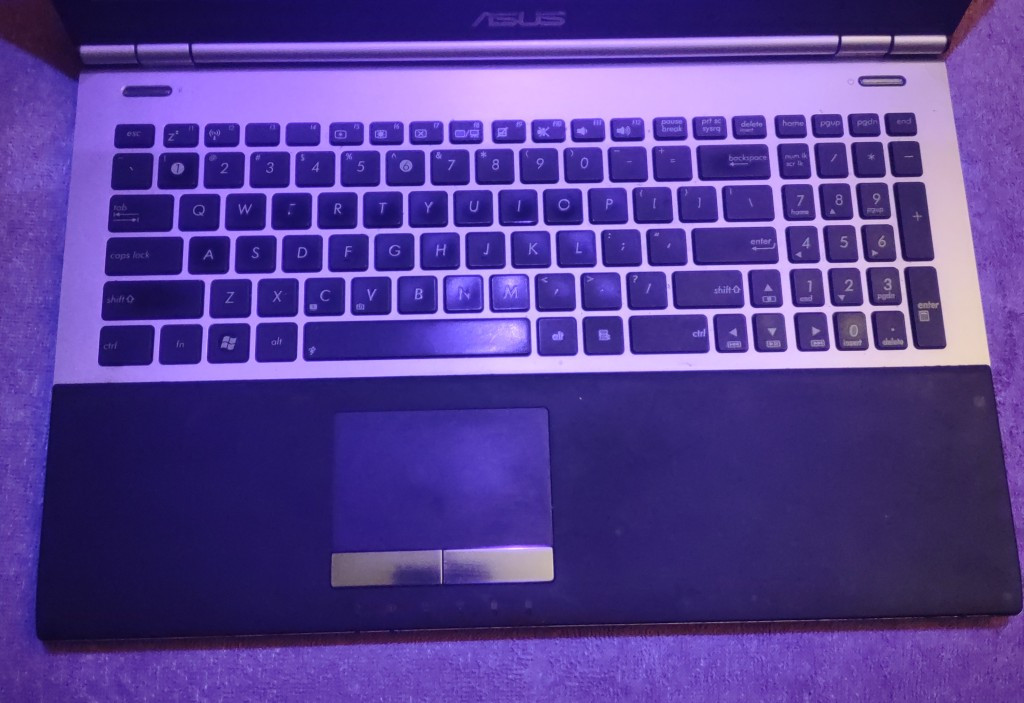 ASUS-U56E i5-2450M Laptop 672GB-HDD 8GB-RAM DVD-RW 1xHDMI 3xUSB Web-Cam GB-Ether