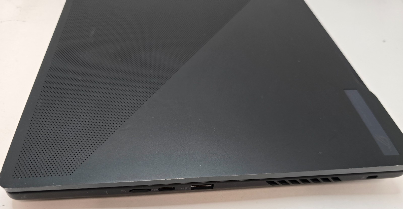 ASUS ROG M16 16″ i9-13900H 14C, 16GB, 1.5 TB SSD, RTX 4070, WQXGA 240HZ