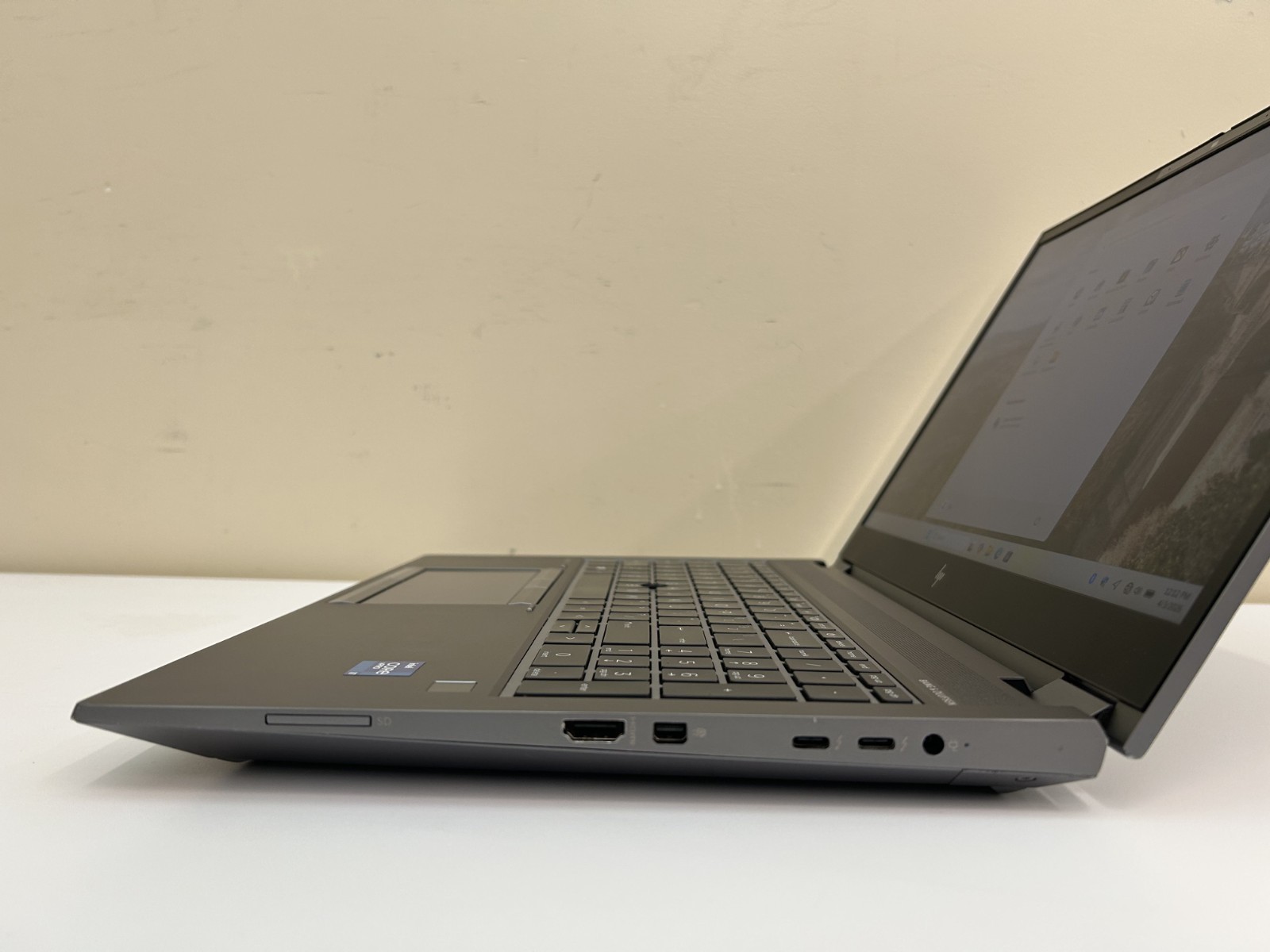 HP ZBook Fury 15 G8 15.6″ i7-11850H @ 2.50GHz 1 TB NVMe SSD 32GB RAM Win 11