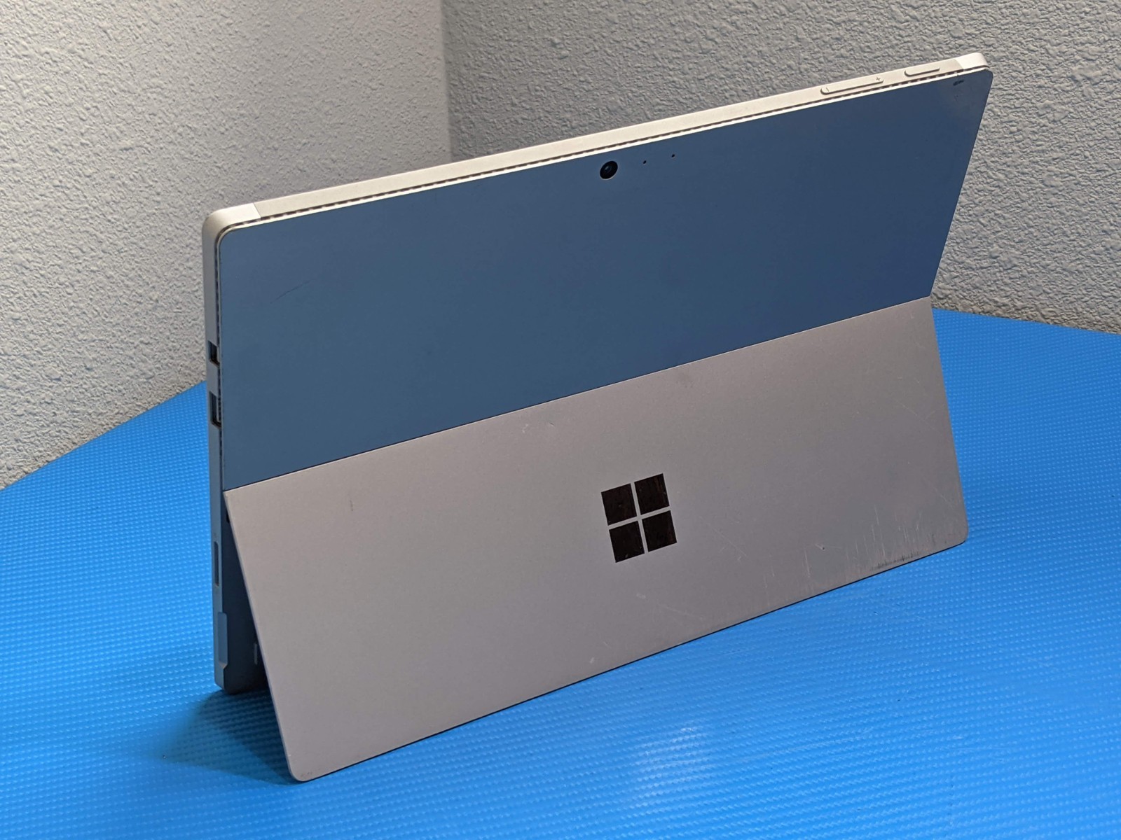 MS Surface Pro 4 1724 12.3″ TABLET i5-6300U 2.4GHz 4GB 128GB SSD AS IS FOR PARTS