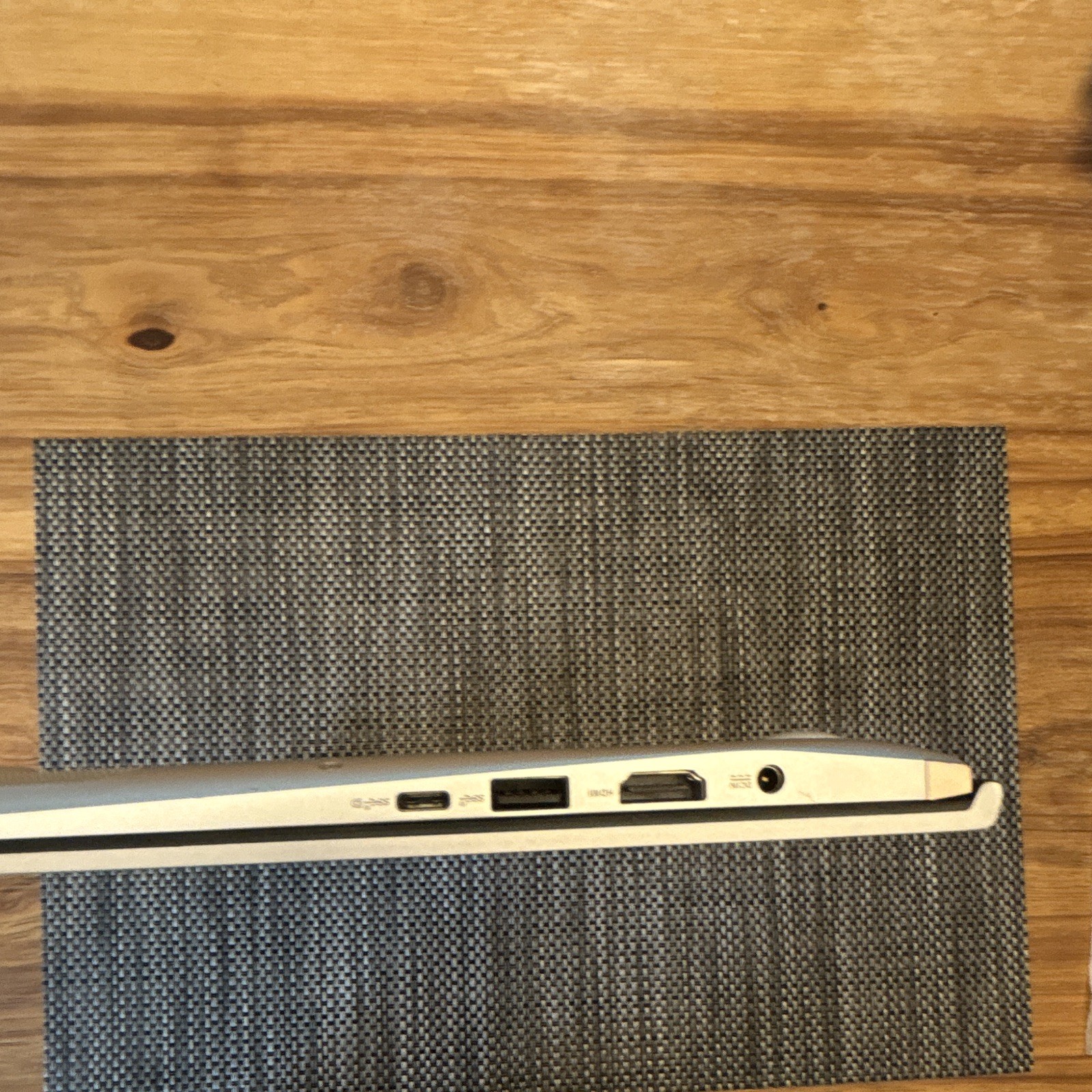 ASUS ZenBook 14 UX425JA 14” i7-10810U 32GB RAM 512GB SSD Windows 10 Laptop（02）
