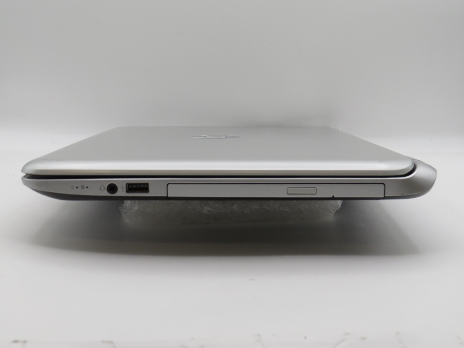 HP pavilion 15 | AMD A8 @ 1.7GHz | 8GB DDR3 | 238GB SSD | 15.6″ | No OS
