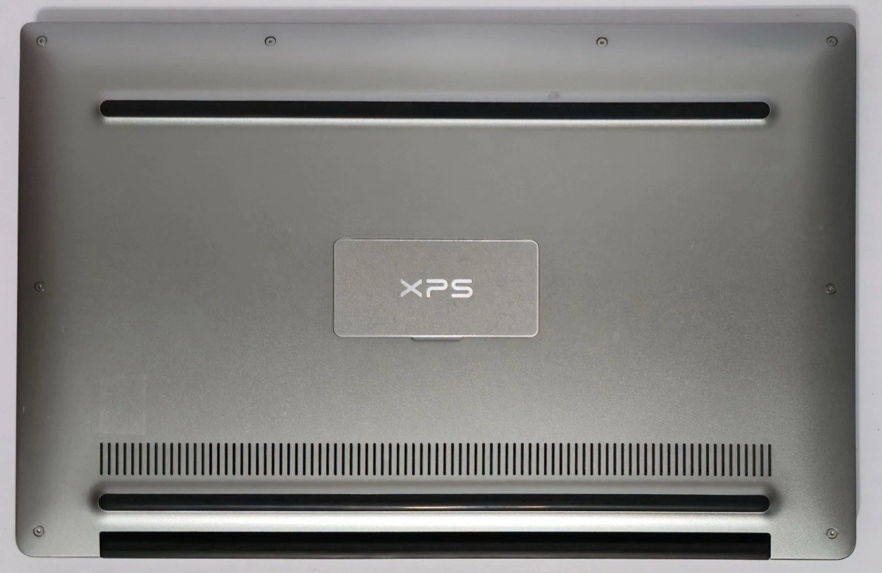 Dell XPS 13 9360 13.3″ FHD Matte i7-7500U 8GB RAM 256GB SSD Windows 11 Silver