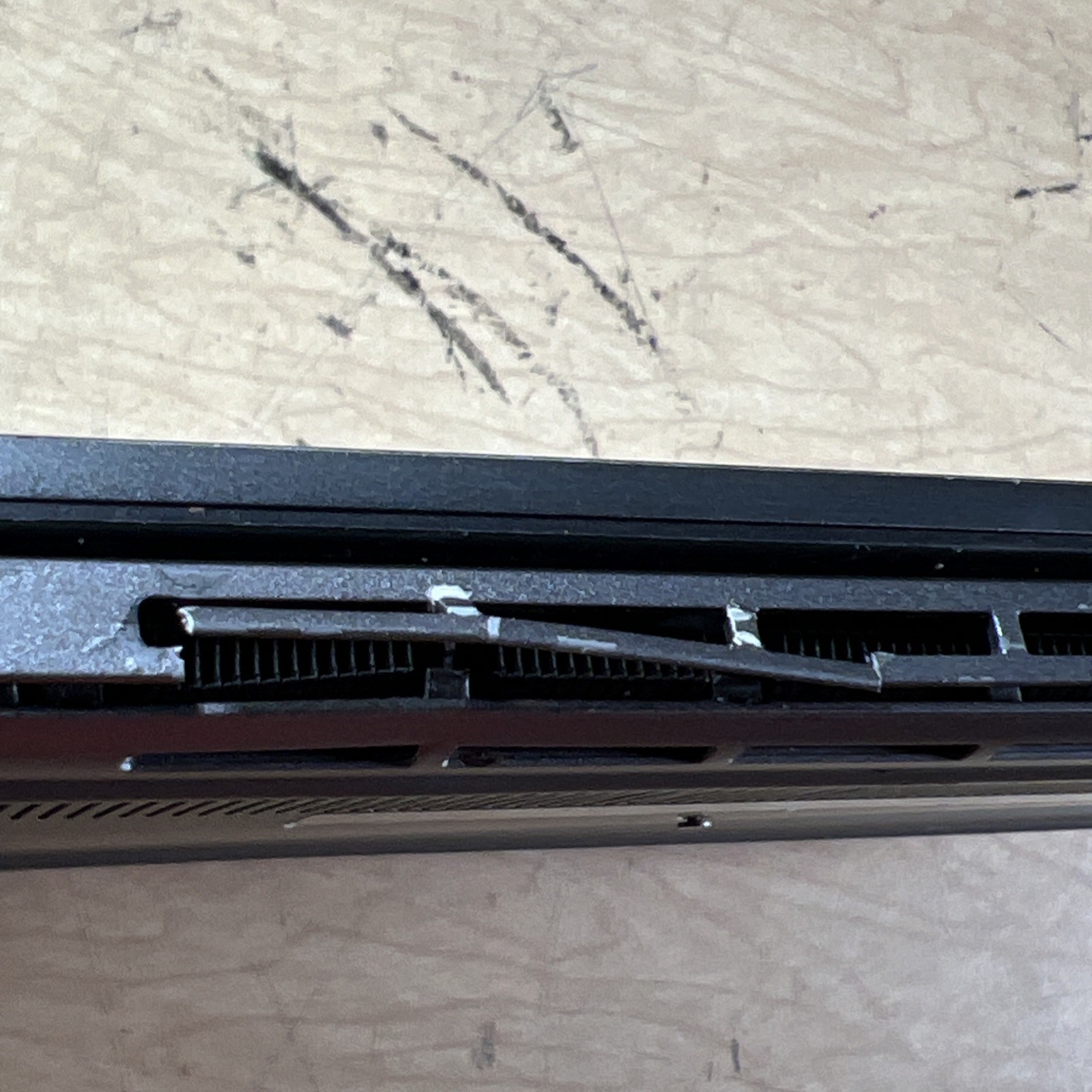 DELL LATITUDE 7440 INTEL CORE I7-1365U 16GB RAM **HAS DENTS **NO HD/ NO CADDIE/