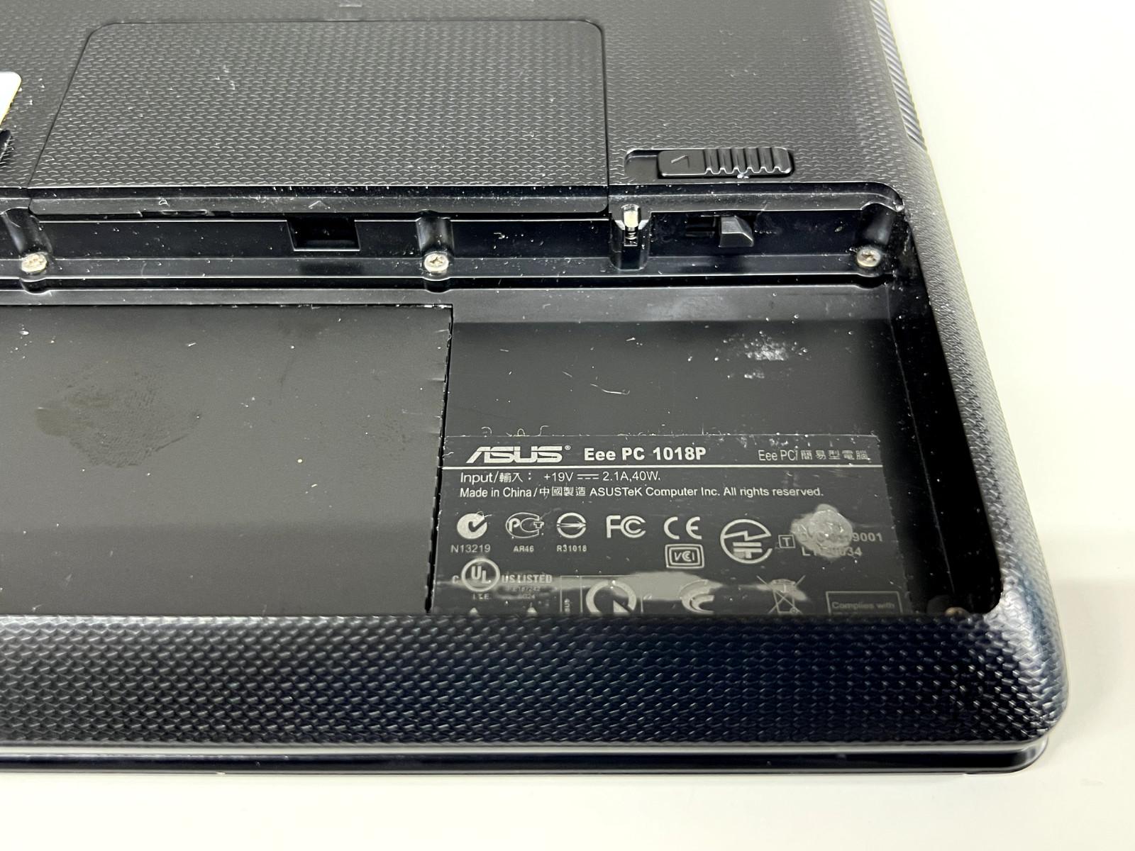ASUS Eee PC 1018P 10.1″ Netbook — 160 GB HDD — No OS Installed