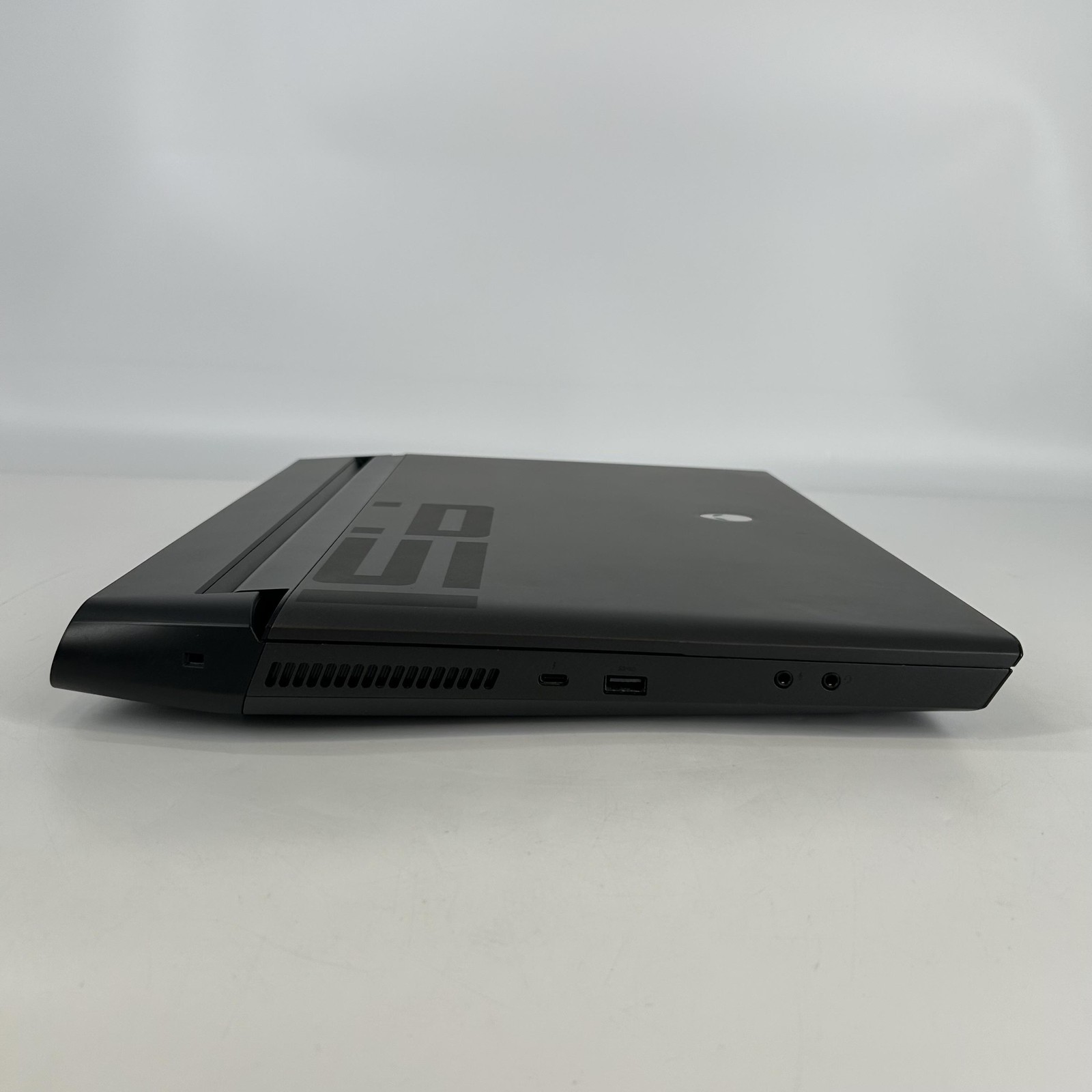 Dell Alienware Area-51m R1 17.3 FHD i7-9700 3.00GHz 32GB 256GB SSD GTX 1660 Ti