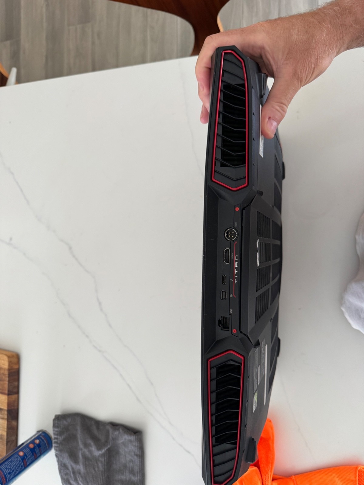 MSI Titan Pro GT73VR 6RF 17.3″ i7, 16GB RAM, GTX 1080 8GB, 1TB SSD 1TB 7200