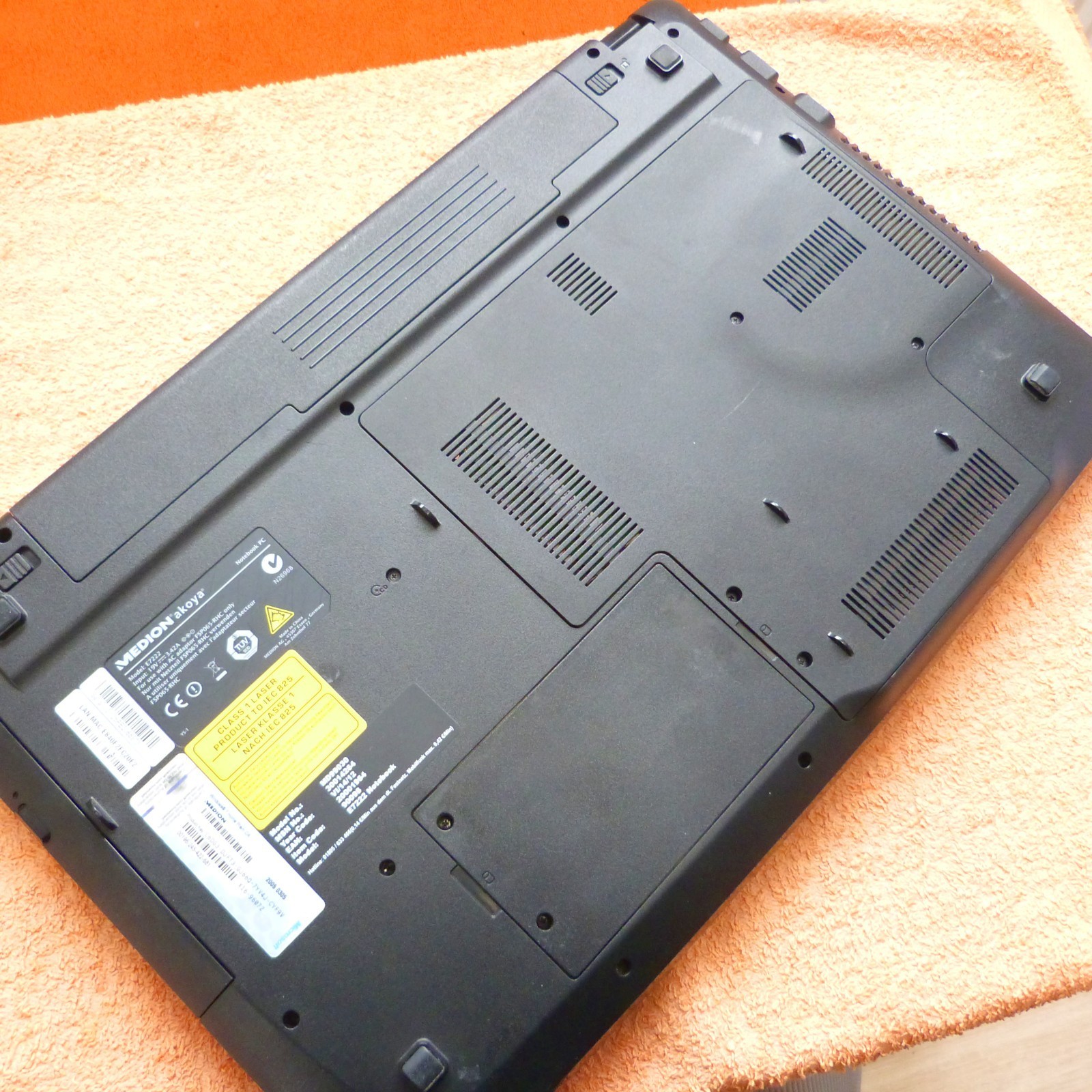 Medion E7222 17 inch HDP DOLBY CINEMA l Windows 11 3x HDD SSD l 12GB RAM…