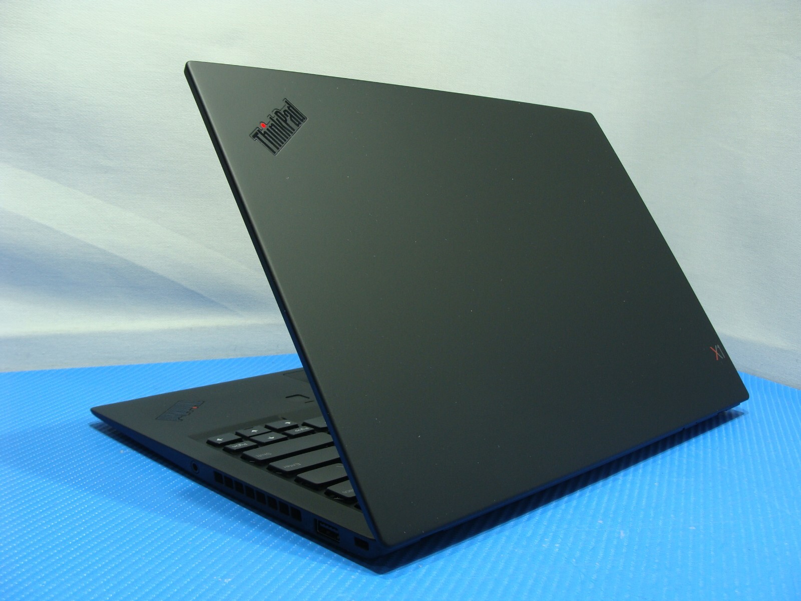 Lenovo ThinkPad X1 Carbon 6th Gen 14″FHD i5-8350U 1.7GHz 8GB 256GB SSD Win11 Pro