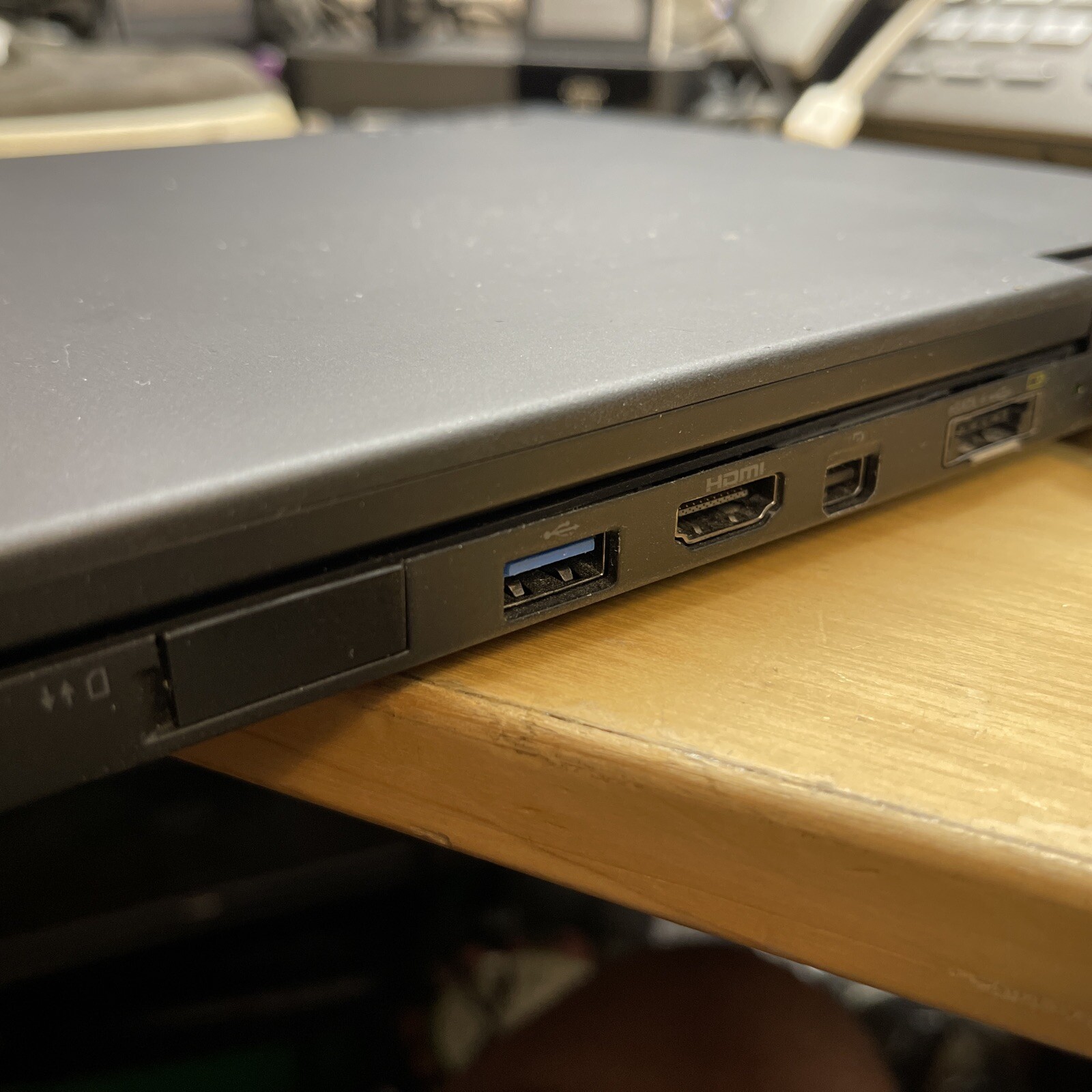 Lenovo ThinkPad X1 Laptop Intel Core i5-2520M 2.5GHz Processor 4GB RAM 240 SSD