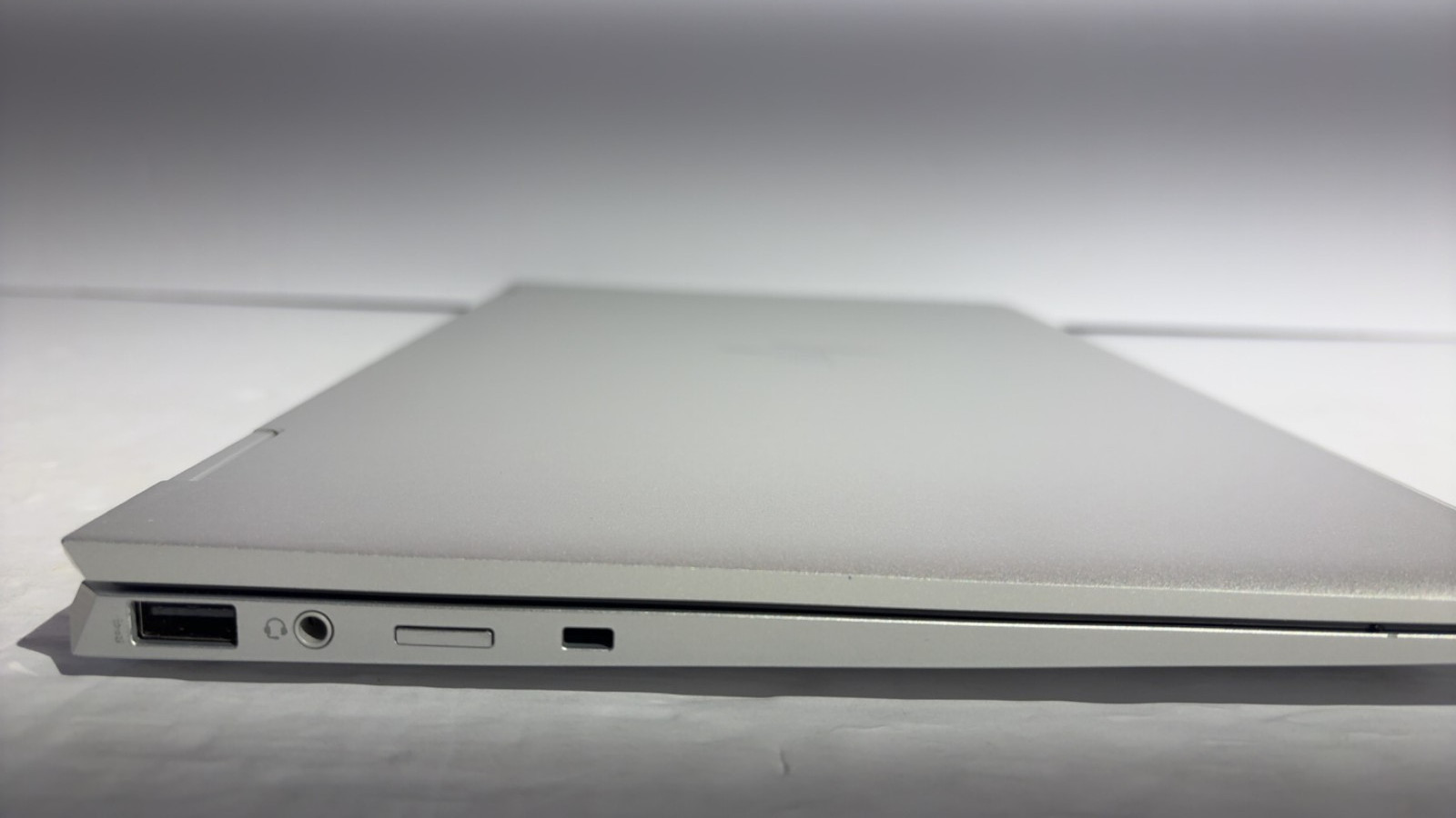HP EliteBook x360 1040 G8 2-in-1 i5-1145G7 16GB 256GB SSD 14″ Touch Iris Xe