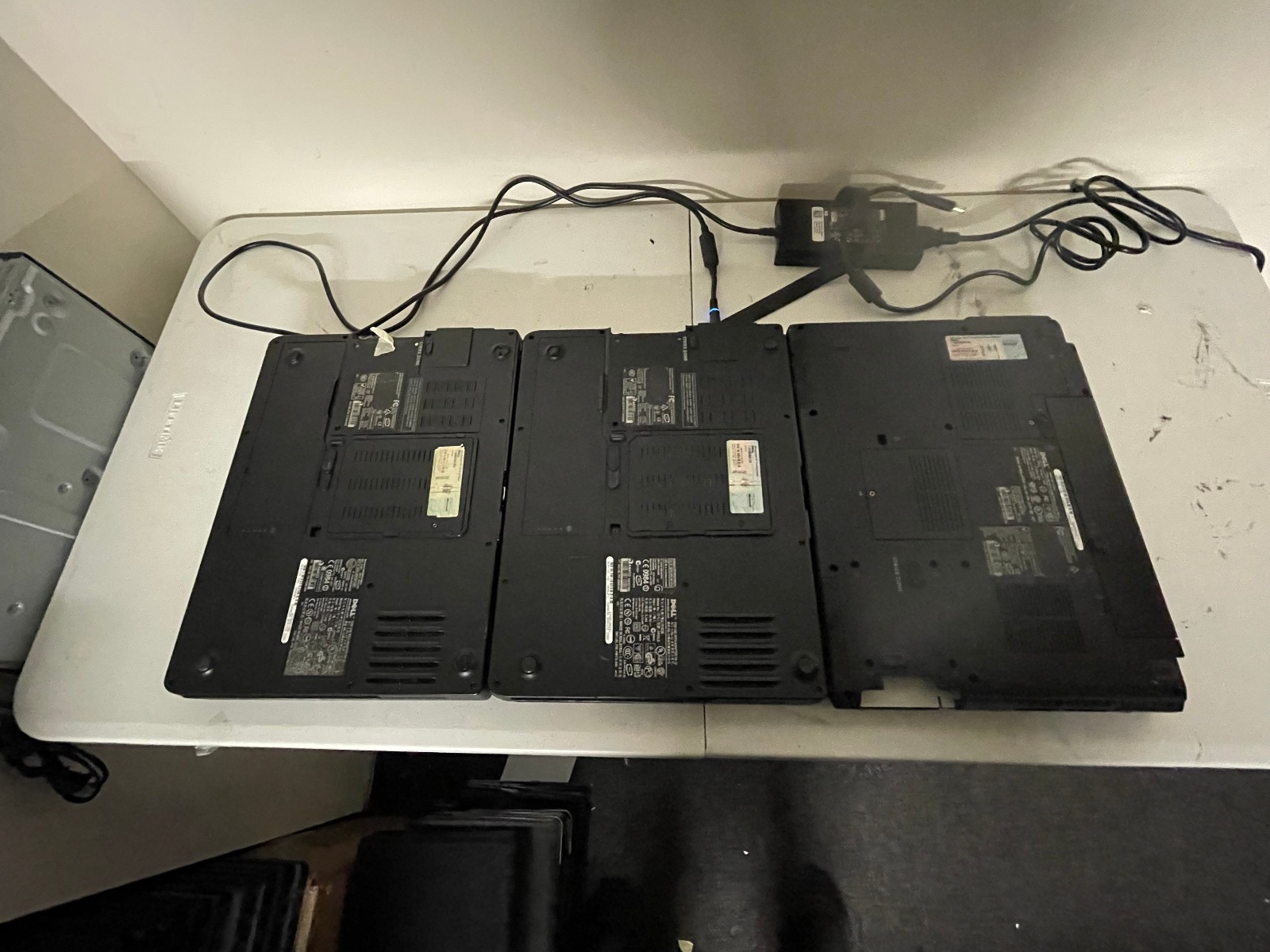 Lot of 3 Dell (1) Inspiron 1520 & (2) Vostro 1000 laptops fix/repair Wholesale