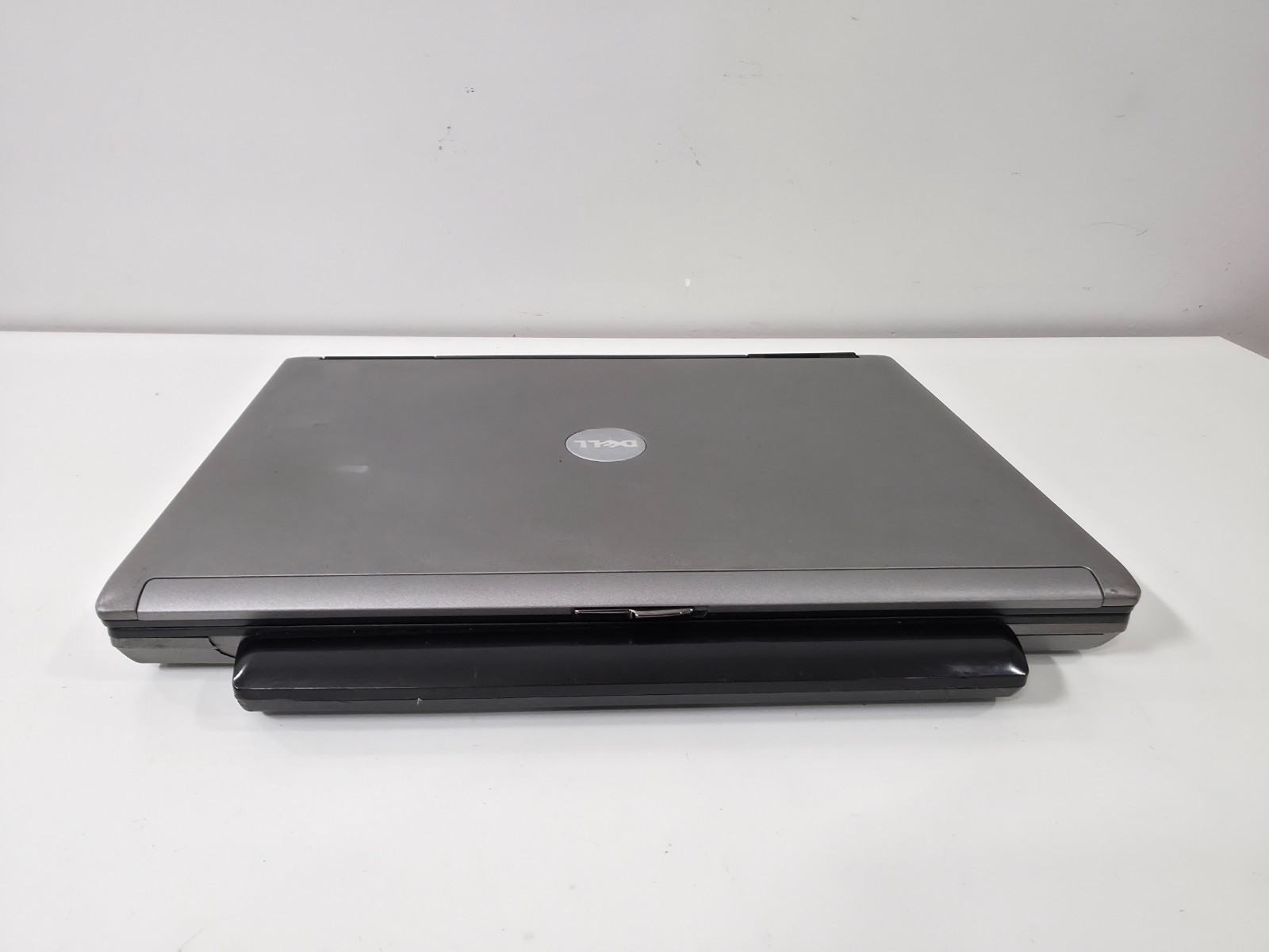 Dell D620 Laptop 2.33ghz 1gb Windows XP Pro WIFI DVD 500GB very fast! RS232