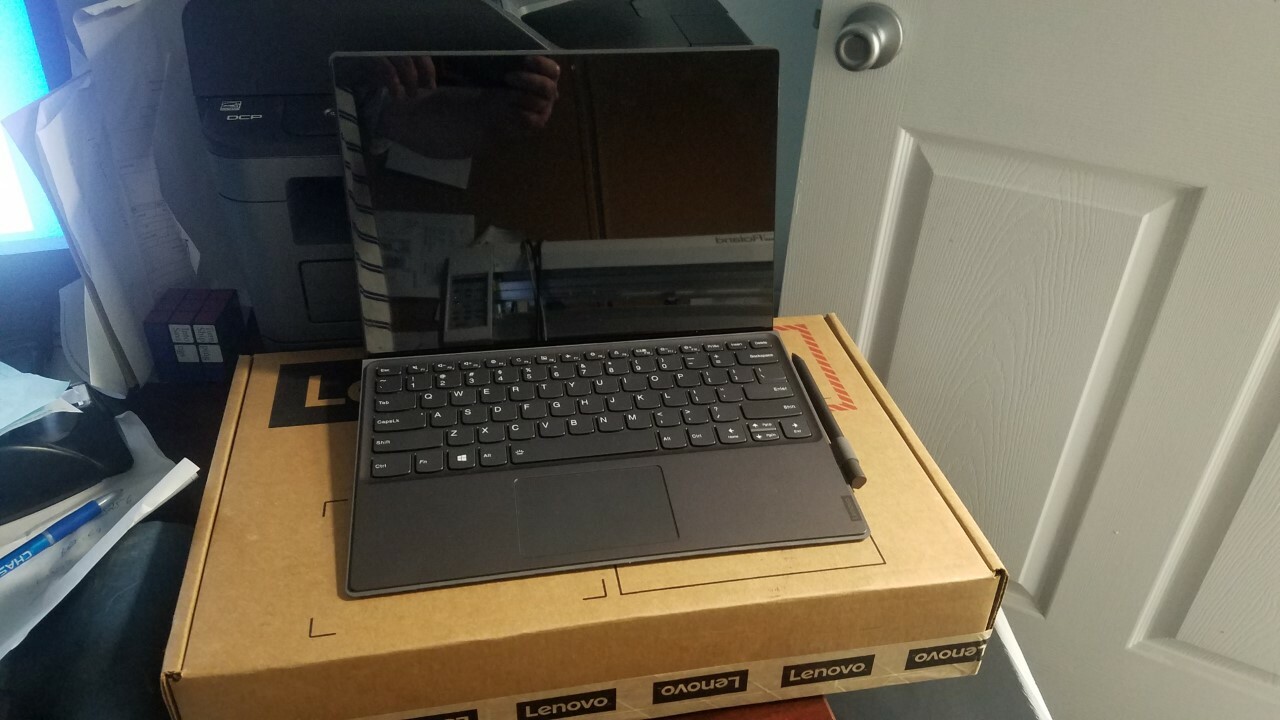 Lenovo Miix 630 Qualcomm Snapdragon 128 UFS 4Gb Windows 10S Tablet/Laptop