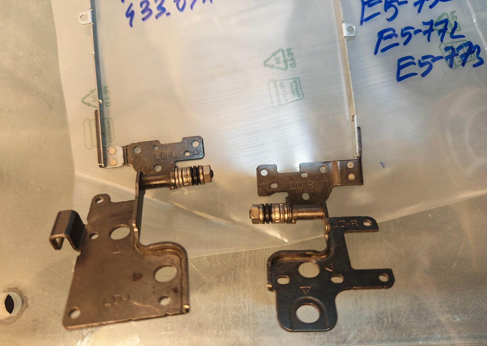ACER E5-722 E5-773 HINGES HINGES 433.04X02.2002 433.04X01.2002