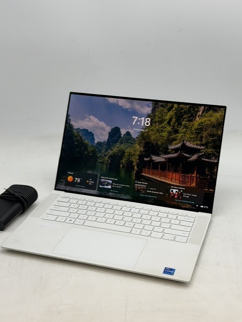 Dell XPS 15 9510 i7-11850H 1TB SSD 32GB DDR4 W11P NVIDIA GeForce RTX 3050 Ti