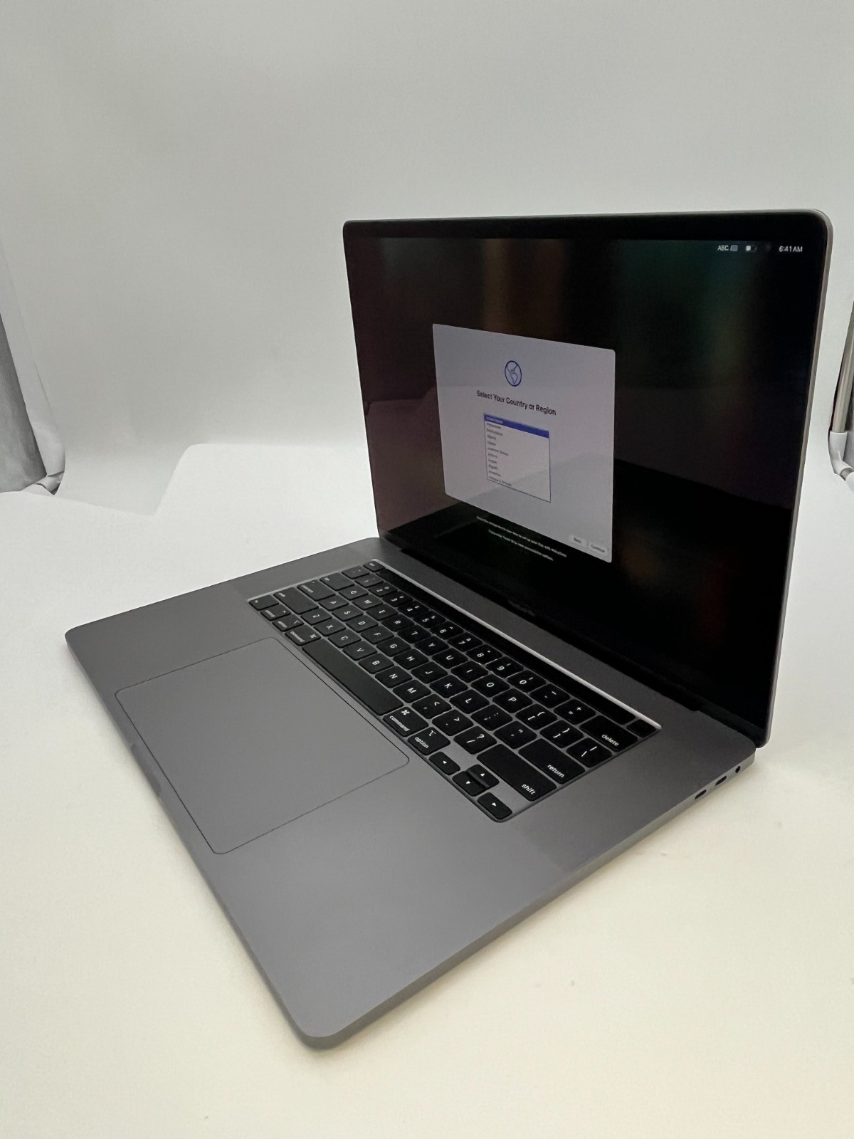APPLE A2141 16″ MACBOOK PRO 2019 CORE i7-9750H@ 2.6 GHz 16GB 500 TAHOE CRK BEZEL