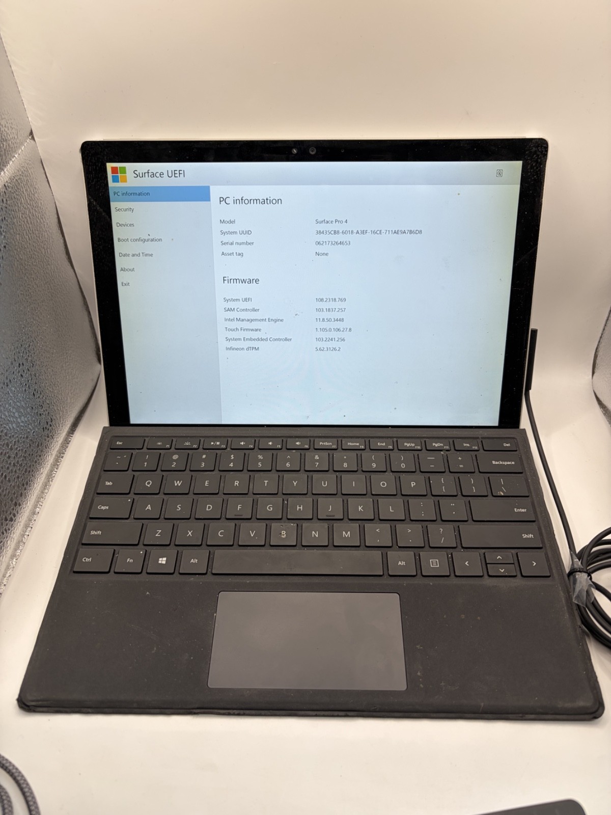 Microsoft Surface Pro 4 i7 – 8GB RAM 256GB SSD – Windows 11