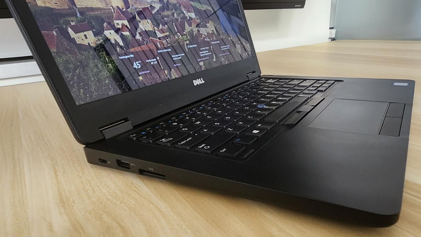 Dell Latitude 5480 I7-7820HQ @ 3.90GHz, 16GB RAM, 500GB SSD W11 PRO Touch
