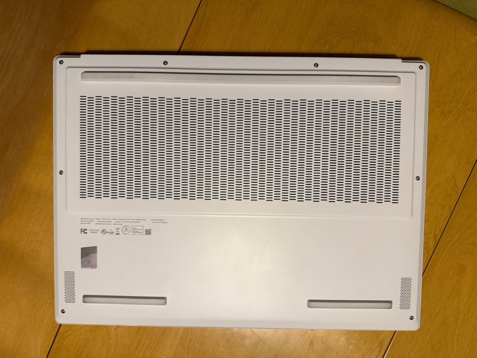 Lenovo Legion 7 16IAX10 16” Ultra 9 275HX 32GB 1TB RTX 5070 + Case