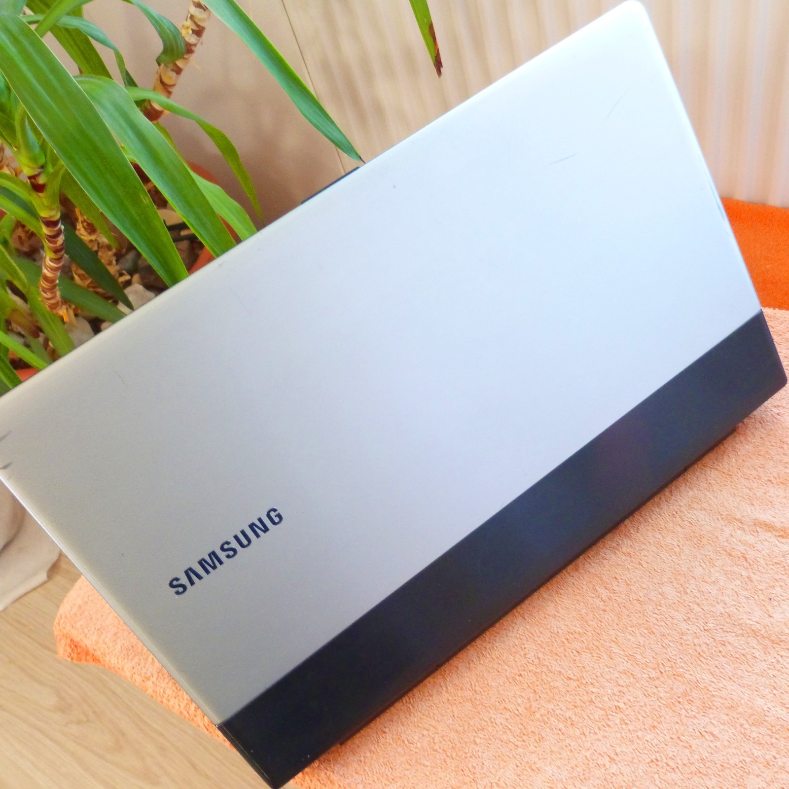 Samsung 305E PREMIUM 17″ l Windows 10 HDD l 4GB RAM l AMD A6 DUAL CORE HDMI